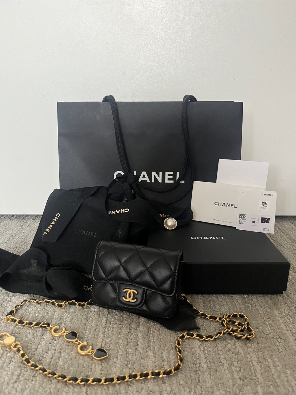 RARE CHANEL 22K Lambskin Black - Belt Bag with Chain - Coco de Toi Amour - Picture 1 of 9